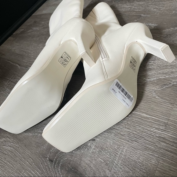 Oak and fort white boots ( brand new) - Picture 3 of 4